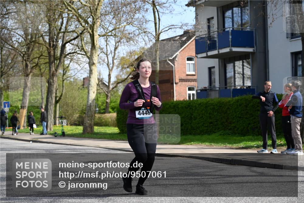 12.04.2026 - 45. Internationalen Wilhelmsburger Insellauf J. Mangold http://msf.ph/oto/9507061 12.04.2026 11:42:33 Ziel 2722, 5432 meine-sportfotos.de