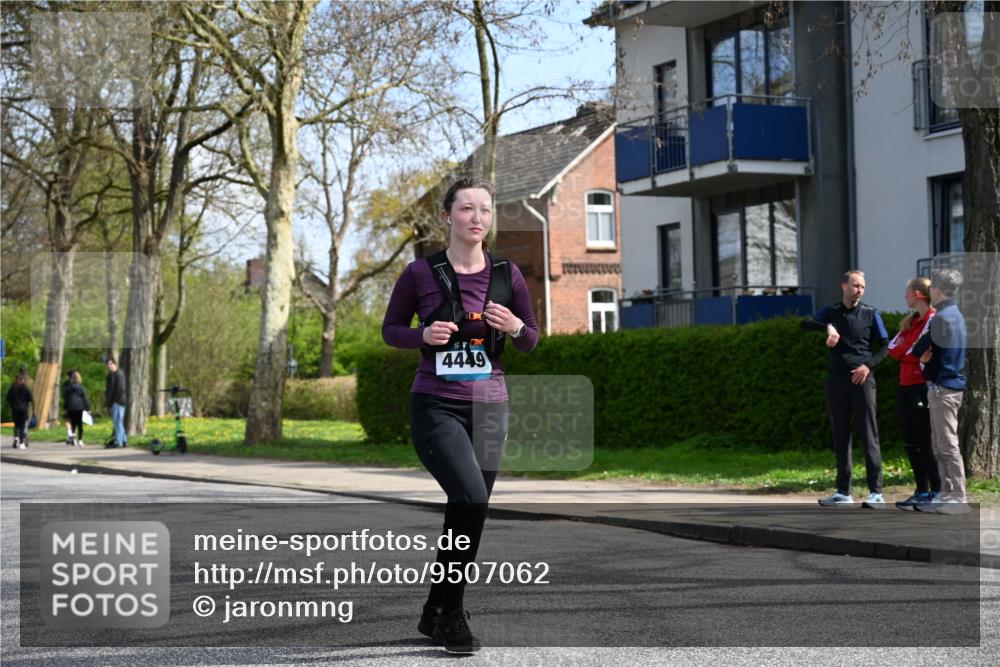 12.04.2026 - 45. Internationalen Wilhelmsburger Insellauf J. Mangold http://msf.ph/oto/9507062 12.04.2026 11:42:33 Ziel 2722, 5432 meine-sportfotos.de
