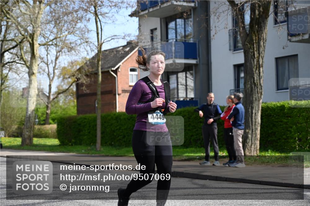 12.04.2026 - 45. Internationalen Wilhelmsburger Insellauf J. Mangold http://msf.ph/oto/9507069 12.04.2026 11:42:33 Ziel 2722, 5432 meine-sportfotos.de