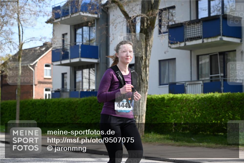 12.04.2026 - 45. Internationalen Wilhelmsburger Insellauf J. Mangold http://msf.ph/oto/9507075 12.04.2026 11:42:34 Ziel 2722, 5432 meine-sportfotos.de