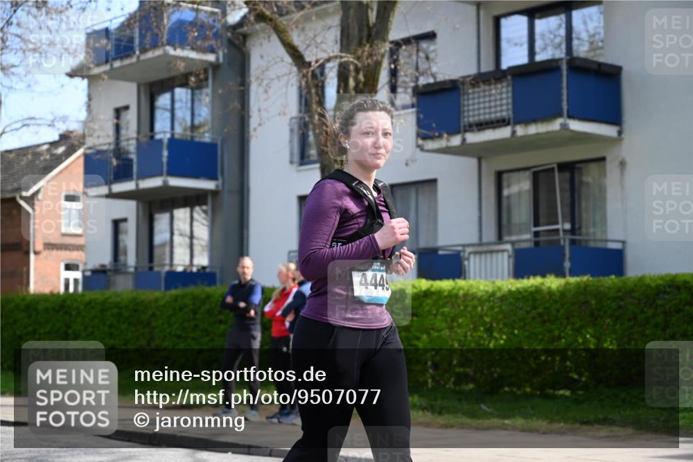 12.04.2026 - 45. Internationalen Wilhelmsburger Insellauf J. Mangold http://msf.ph/oto/9507077 12.04.2026 11:42:34 Ziel 2722, 5432 meine-sportfotos.de