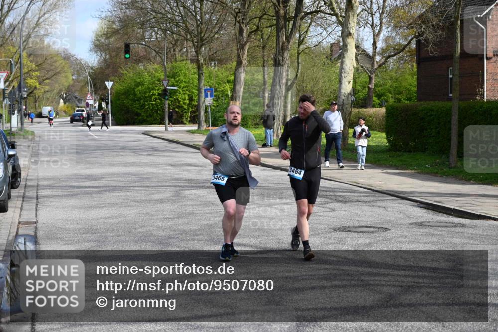 12.04.2026 - 45. Internationalen Wilhelmsburger Insellauf J. Mangold http://msf.ph/oto/9507080 12.04.2026 11:43:20 Ziel 3465, 3464 meine-sportfotos.de