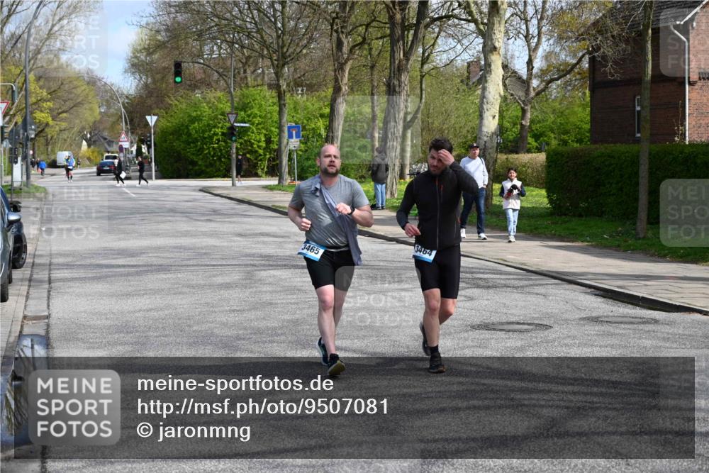 12.04.2026 - 45. Internationalen Wilhelmsburger Insellauf J. Mangold http://msf.ph/oto/9507081 12.04.2026 11:43:20 Ziel 3465, 3464 meine-sportfotos.de