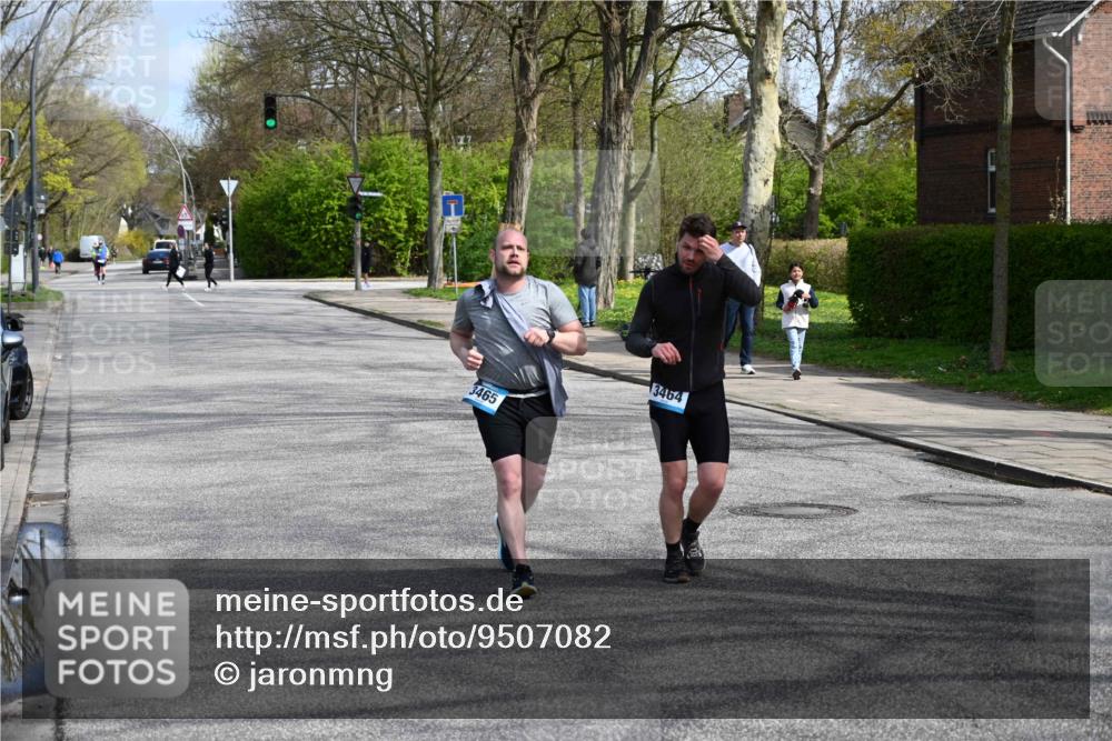 12.04.2026 - 45. Internationalen Wilhelmsburger Insellauf J. Mangold http://msf.ph/oto/9507082 12.04.2026 11:43:20 Ziel 3465, 3464 meine-sportfotos.de