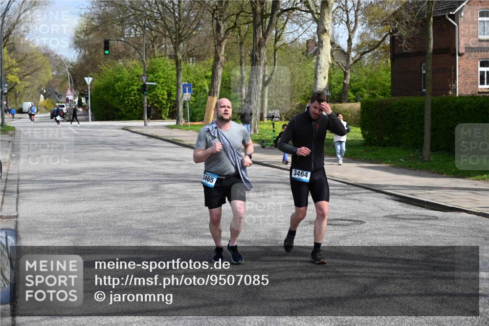 12.04.2026 - 45. Internationalen Wilhelmsburger Insellauf J. Mangold http://msf.ph/oto/9507085 12.04.2026 11:43:20 Ziel 3465, 3464 meine-sportfotos.de