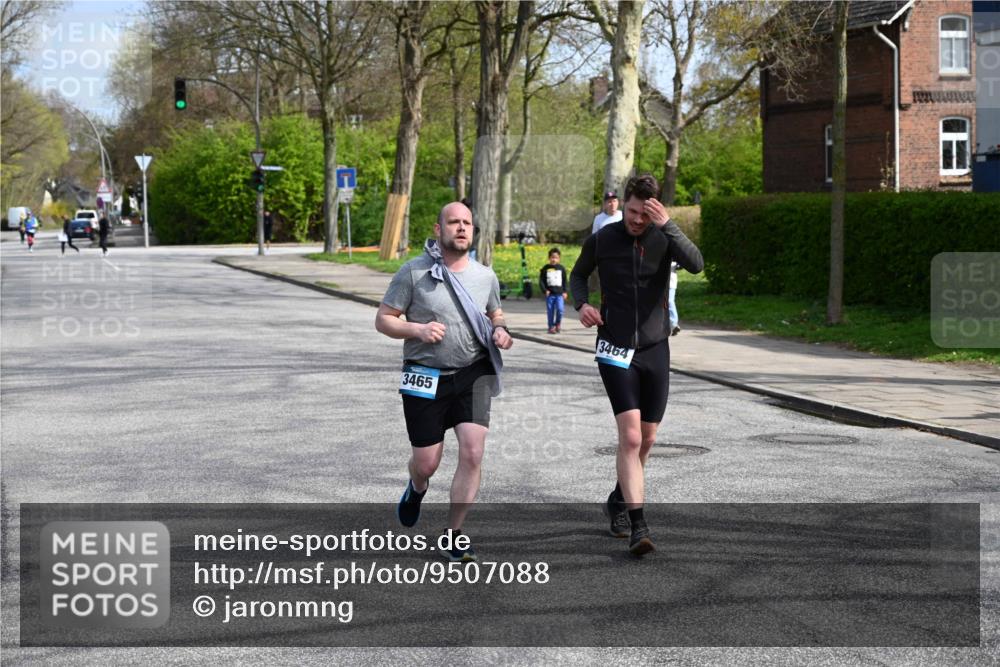 12.04.2026 - 45. Internationalen Wilhelmsburger Insellauf J. Mangold http://msf.ph/oto/9507088 12.04.2026 11:43:21 Ziel 3465, 3464 meine-sportfotos.de