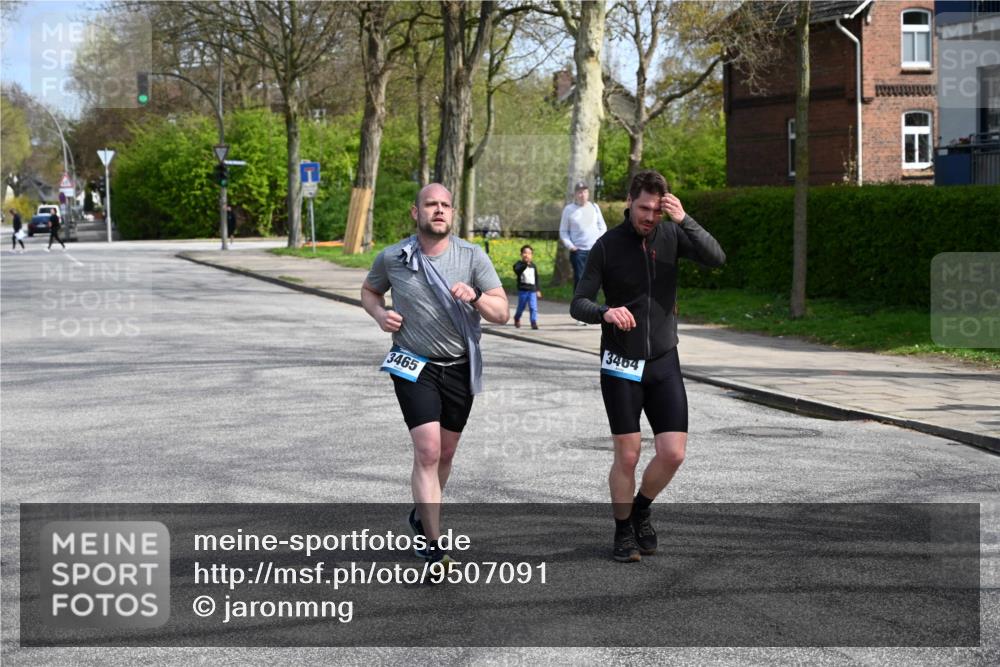 12.04.2026 - 45. Internationalen Wilhelmsburger Insellauf J. Mangold http://msf.ph/oto/9507091 12.04.2026 11:43:21 Ziel 3465, 3464 meine-sportfotos.de