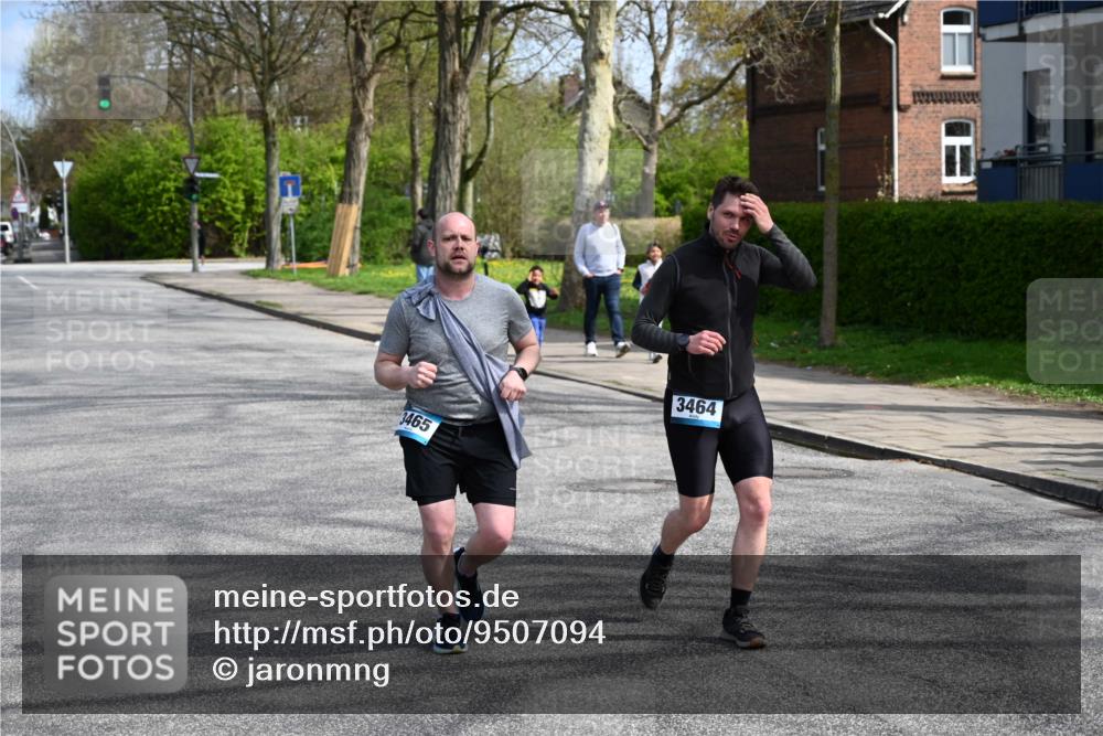12.04.2026 - 45. Internationalen Wilhelmsburger Insellauf J. Mangold http://msf.ph/oto/9507094 12.04.2026 11:43:21 Ziel 3465, 3464 meine-sportfotos.de