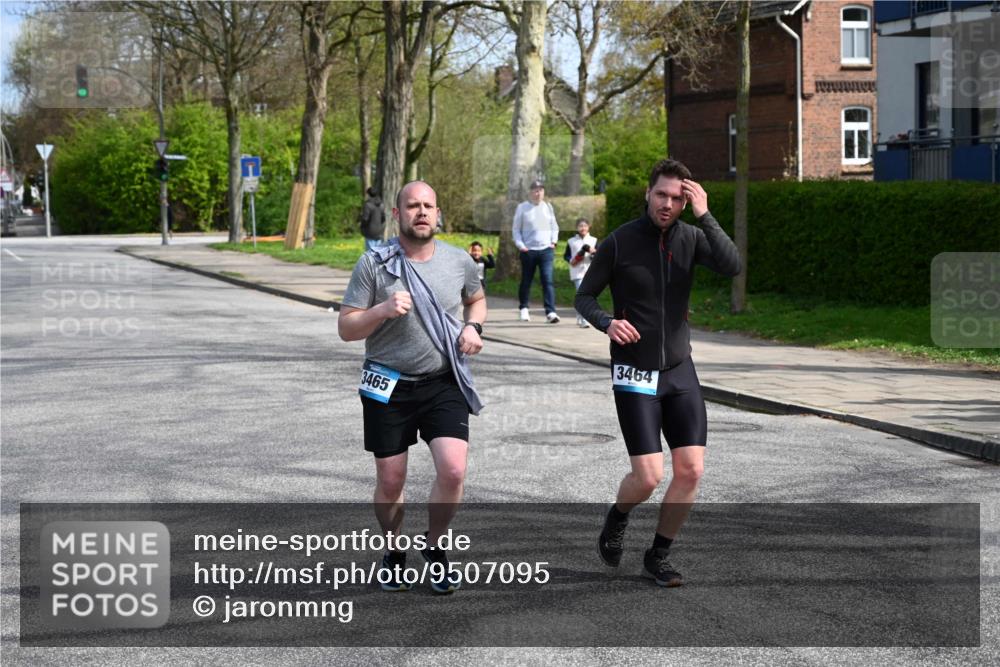 12.04.2026 - 45. Internationalen Wilhelmsburger Insellauf J. Mangold http://msf.ph/oto/9507095 12.04.2026 11:43:21 Ziel 3465, 3464 meine-sportfotos.de