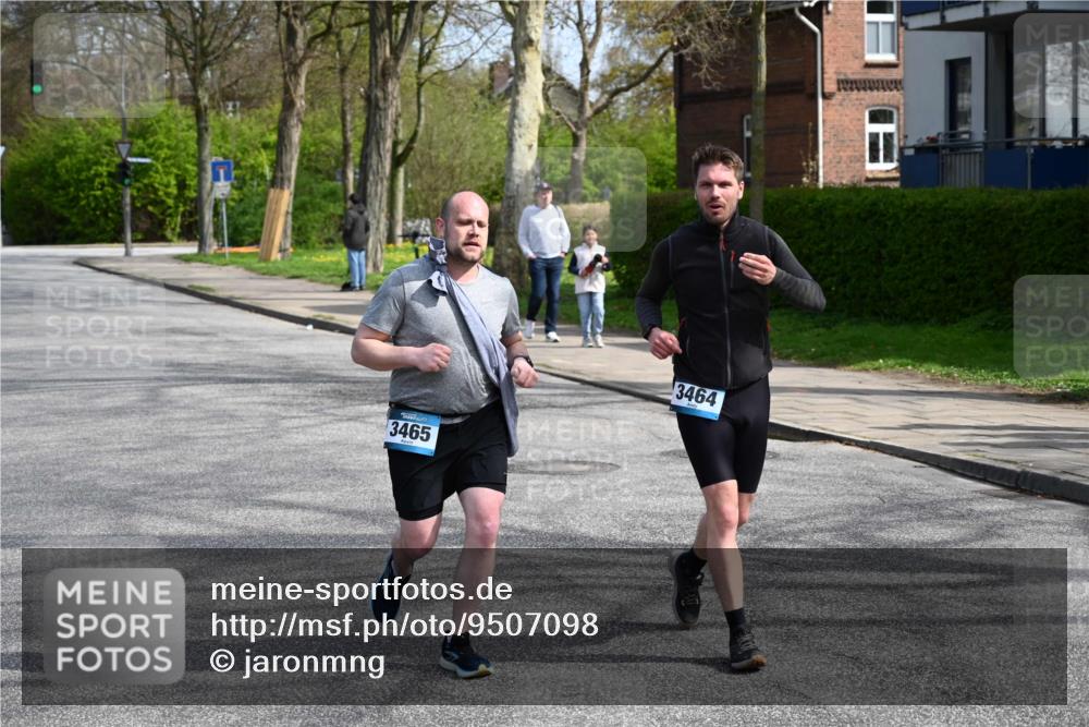 12.04.2026 - 45. Internationalen Wilhelmsburger Insellauf J. Mangold http://msf.ph/oto/9507098 12.04.2026 11:43:21 Ziel 3465, 3464 meine-sportfotos.de