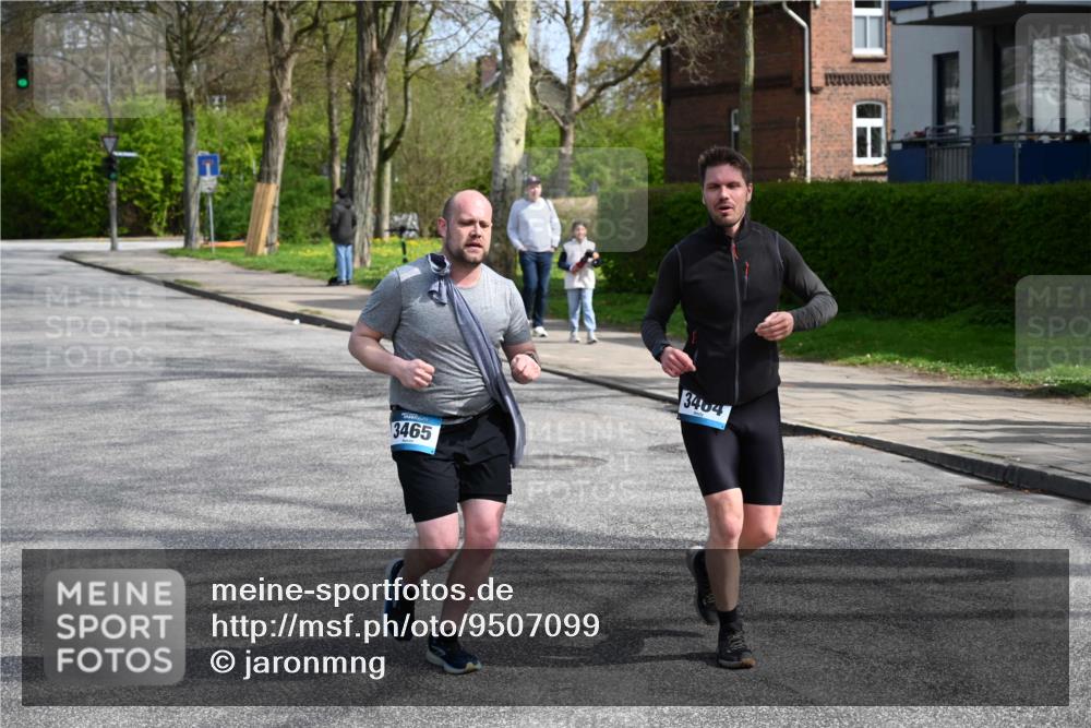 12.04.2026 - 45. Internationalen Wilhelmsburger Insellauf J. Mangold http://msf.ph/oto/9507099 12.04.2026 11:43:21 Ziel 3465, 3464 meine-sportfotos.de