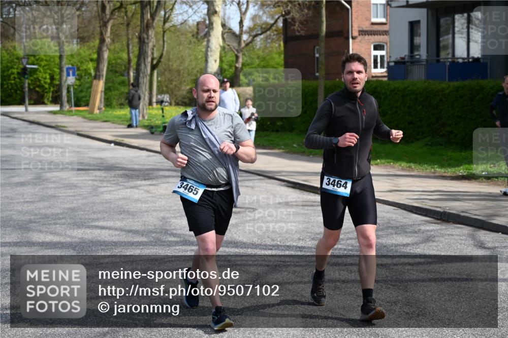 12.04.2026 - 45. Internationalen Wilhelmsburger Insellauf J. Mangold http://msf.ph/oto/9507102 12.04.2026 11:43:22 Ziel 3465, 3464, 3465, 3464 meine-sportfotos.de