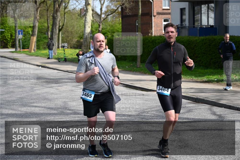12.04.2026 - 45. Internationalen Wilhelmsburger Insellauf J. Mangold http://msf.ph/oto/9507105 12.04.2026 11:43:22 Ziel 3465, 3464, 3465, 3464 meine-sportfotos.de
