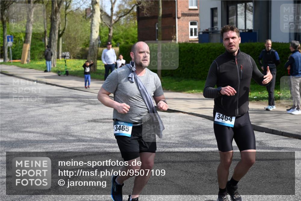 12.04.2026 - 45. Internationalen Wilhelmsburger Insellauf J. Mangold http://msf.ph/oto/9507109 12.04.2026 11:43:22 Ziel 3465, 3464, 3465, 3464 meine-sportfotos.de