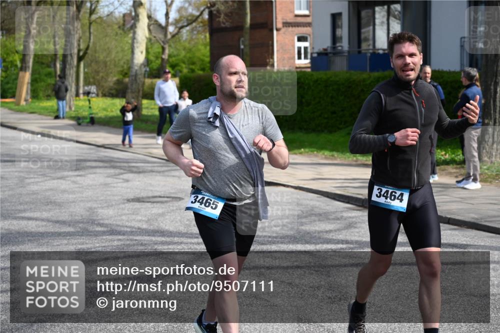 12.04.2026 - 45. Internationalen Wilhelmsburger Insellauf J. Mangold http://msf.ph/oto/9507111 12.04.2026 11:43:22 Ziel 3465, 3464, 3465, 3464 meine-sportfotos.de