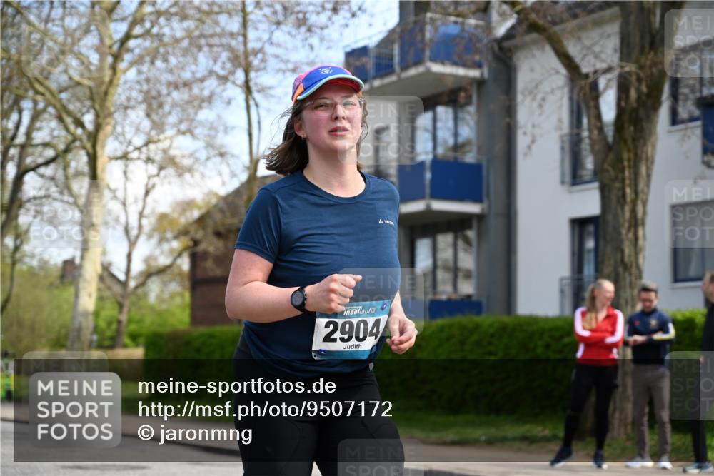 12.04.2026 - 45. Internationalen Wilhelmsburger Insellauf J. Mangold http://msf.ph/oto/9507172 12.04.2026 11:46:11 Ziel 2904, 4685, 4688 meine-sportfotos.de