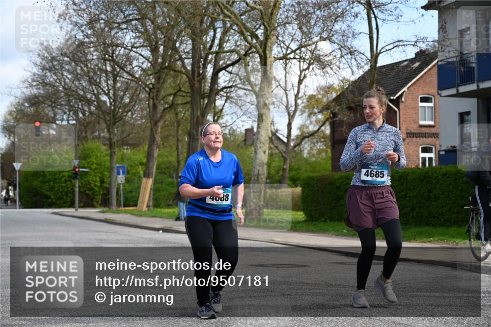 12.04.2026 - 45. Internationalen Wilhelmsburger Insellauf J. Mangold http://msf.ph/oto/9507181 12.04.2026 11:46:27 Ziel 2904, 4685, 4688, 2996 meine-sportfotos.de