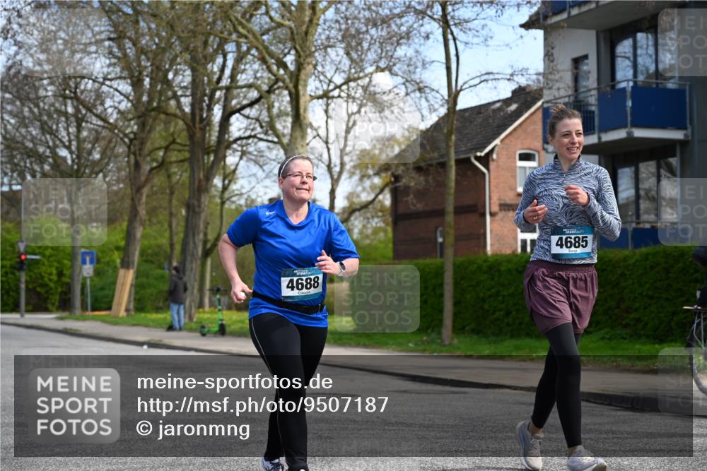 12.04.2026 - 45. Internationalen Wilhelmsburger Insellauf J. Mangold http://msf.ph/oto/9507187 12.04.2026 11:46:27 Ziel 2904, 4685, 4688, 2996 meine-sportfotos.de