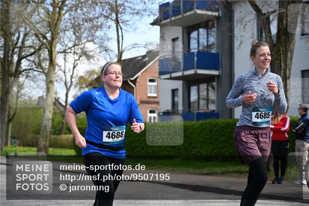 12.04.2026 - 45. Internationalen Wilhelmsburger Insellauf J. Mangold http://msf.ph/oto/9507195 12.04.2026 11:46:28 Ziel 2904, 4685, 4688, 2996 meine-sportfotos.de