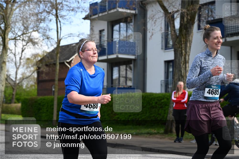 12.04.2026 - 45. Internationalen Wilhelmsburger Insellauf J. Mangold http://msf.ph/oto/9507199 12.04.2026 11:46:28 Ziel 2904, 4685, 4688, 2996 meine-sportfotos.de