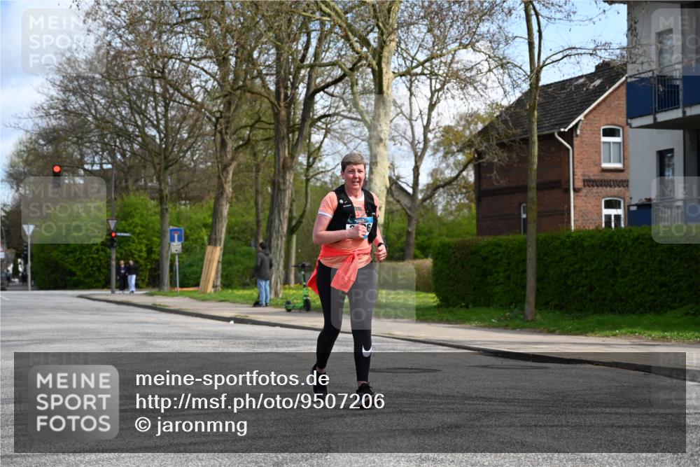 12.04.2026 - 45. Internationalen Wilhelmsburger Insellauf J. Mangold http://msf.ph/oto/9507206 12.04.2026 11:46:47 Ziel 2996 meine-sportfotos.de