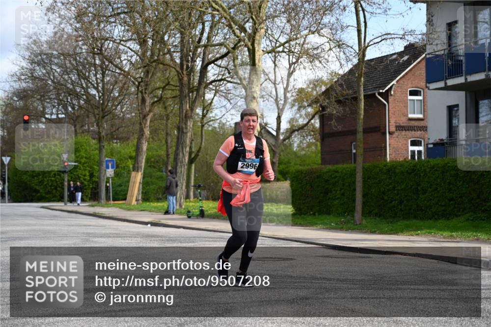 12.04.2026 - 45. Internationalen Wilhelmsburger Insellauf J. Mangold http://msf.ph/oto/9507208 12.04.2026 11:46:47 Ziel 2996 meine-sportfotos.de