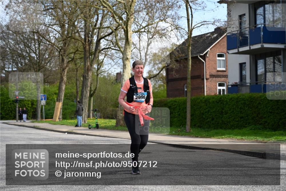 12.04.2026 - 45. Internationalen Wilhelmsburger Insellauf J. Mangold http://msf.ph/oto/9507212 12.04.2026 11:46:47 Ziel 2996 meine-sportfotos.de