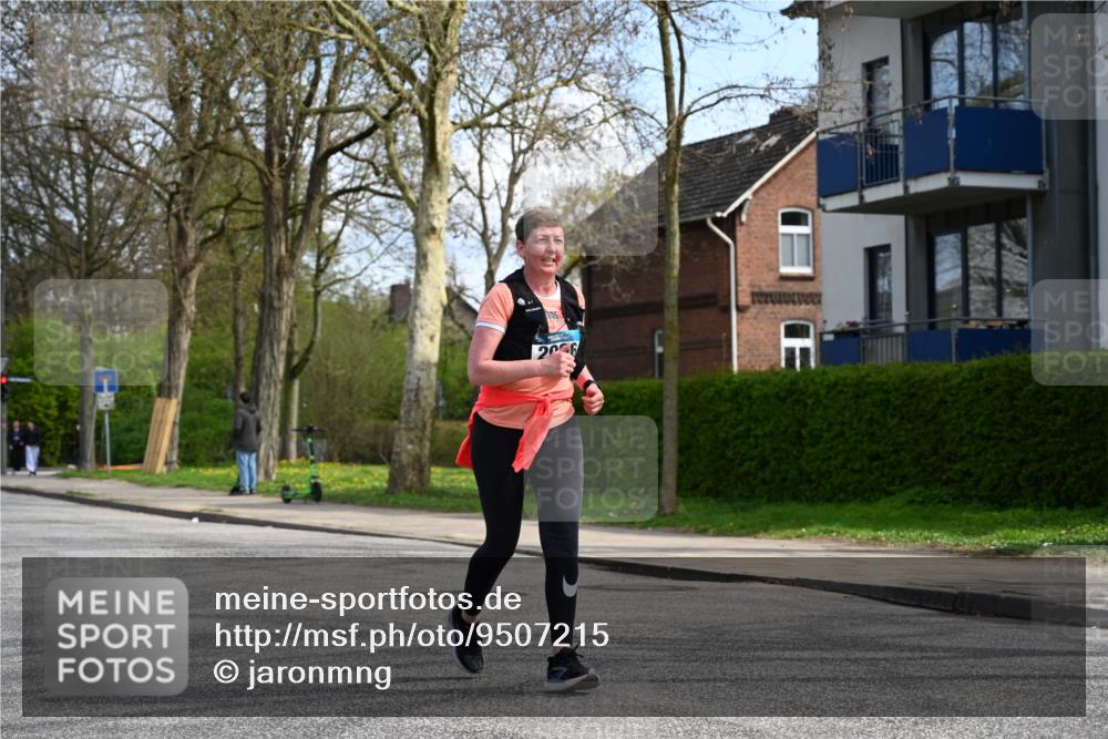 12.04.2026 - 45. Internationalen Wilhelmsburger Insellauf J. Mangold http://msf.ph/oto/9507215 12.04.2026 11:46:48 Ziel 2996, 2996 meine-sportfotos.de