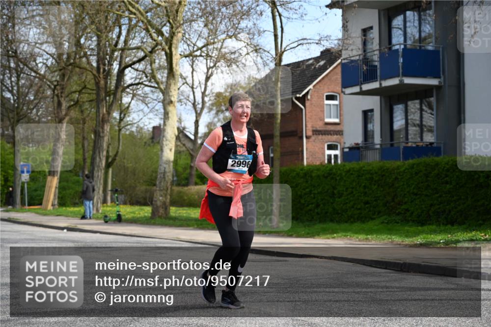 12.04.2026 - 45. Internationalen Wilhelmsburger Insellauf J. Mangold http://msf.ph/oto/9507217 12.04.2026 11:46:48 Ziel 2996, 2996 meine-sportfotos.de
