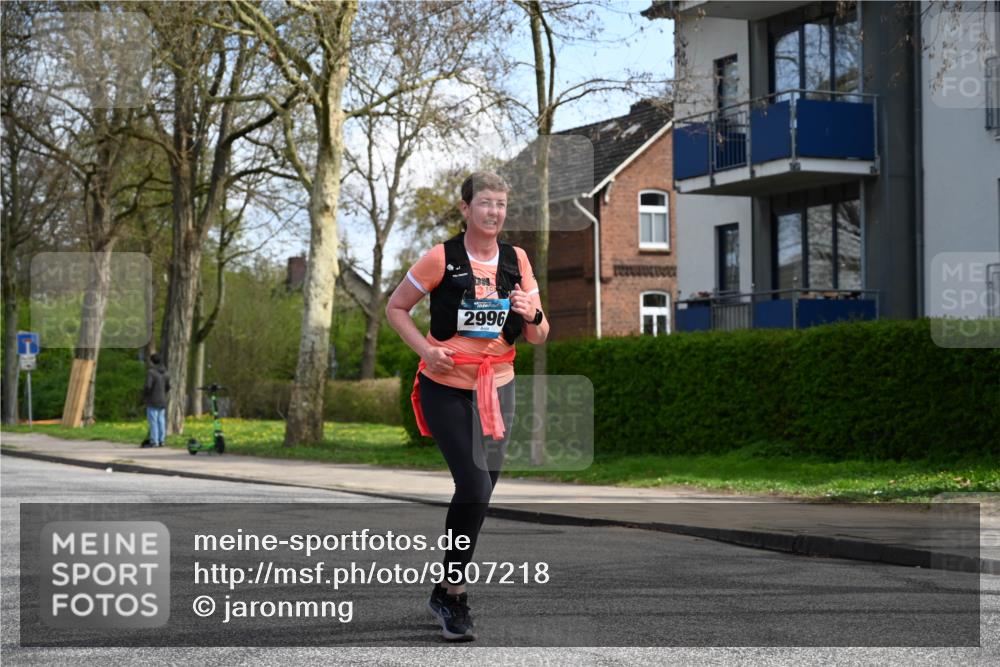 12.04.2026 - 45. Internationalen Wilhelmsburger Insellauf J. Mangold http://msf.ph/oto/9507218 12.04.2026 11:46:48 Ziel 2996, 2996 meine-sportfotos.de