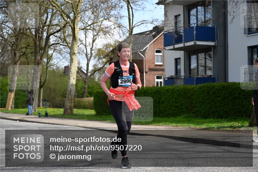 12.04.2026 - 45. Internationalen Wilhelmsburger Insellauf J. Mangold http://msf.ph/oto/9507220 12.04.2026 11:46:48 Ziel 2996, 2996 meine-sportfotos.de