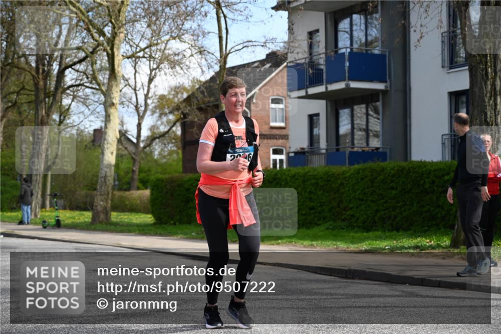 12.04.2026 - 45. Internationalen Wilhelmsburger Insellauf J. Mangold http://msf.ph/oto/9507222 12.04.2026 11:46:48 Ziel 2996, 2996 meine-sportfotos.de