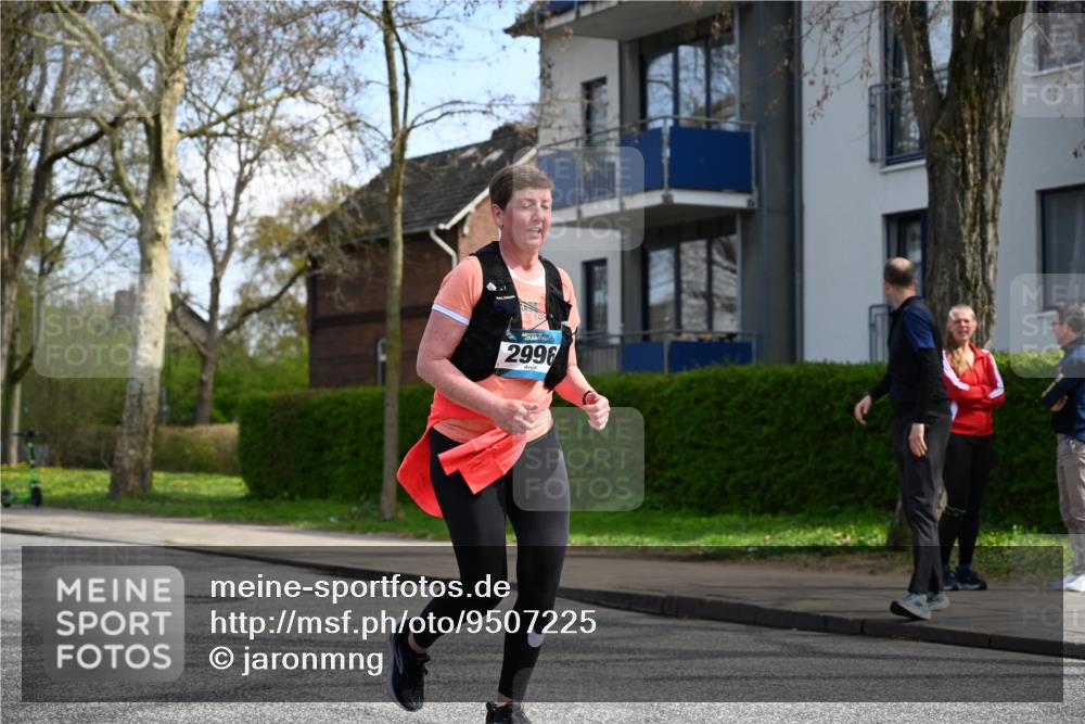 12.04.2026 - 45. Internationalen Wilhelmsburger Insellauf J. Mangold http://msf.ph/oto/9507225 12.04.2026 11:46:48 Ziel 2996, 2996 meine-sportfotos.de