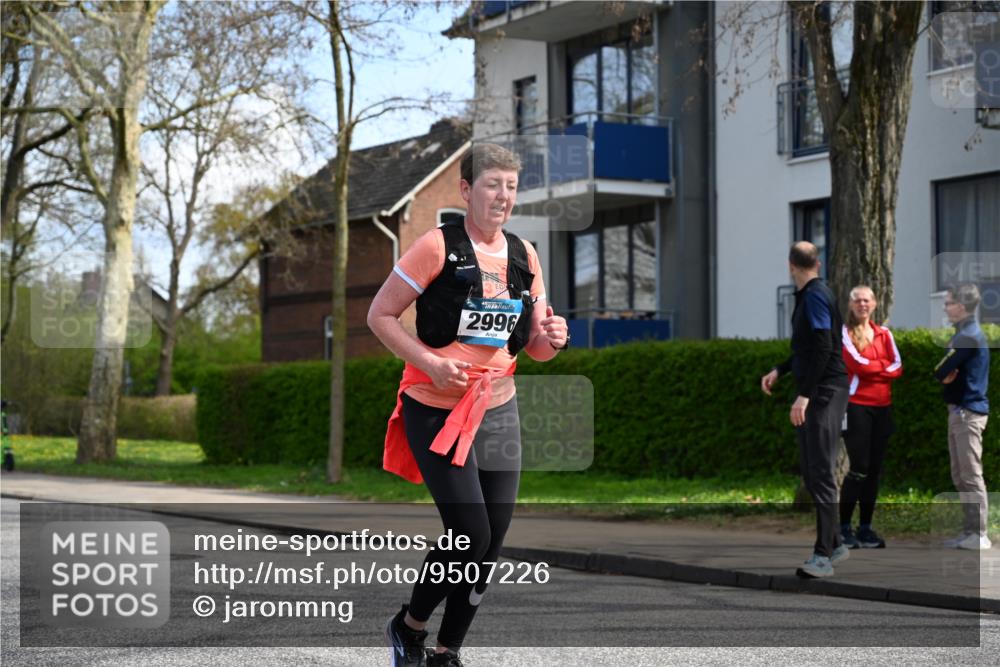 12.04.2026 - 45. Internationalen Wilhelmsburger Insellauf J. Mangold http://msf.ph/oto/9507226 12.04.2026 11:46:49 Ziel 2996 meine-sportfotos.de