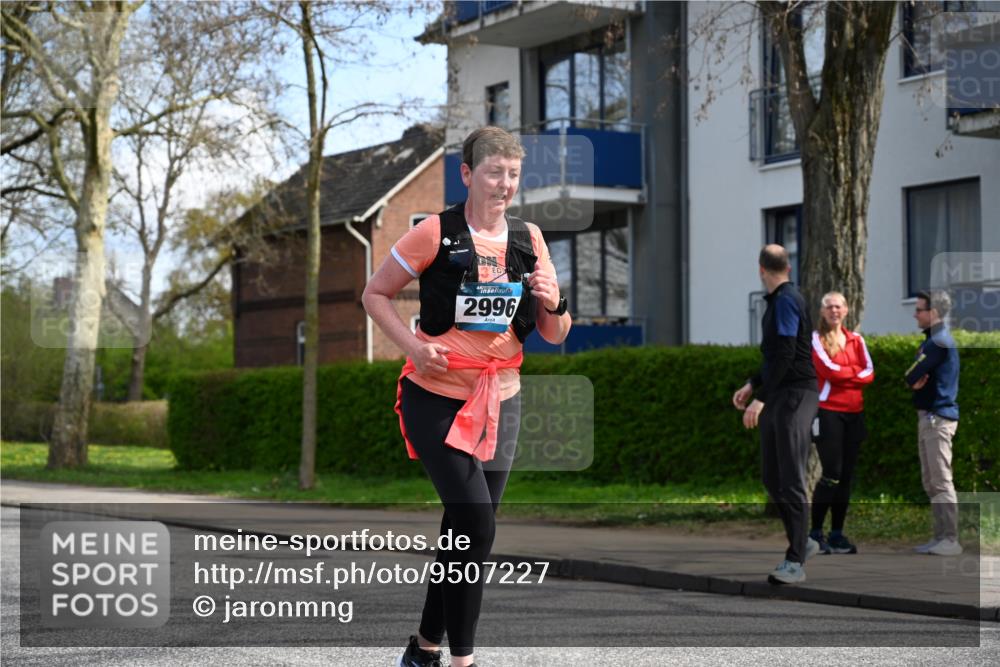 12.04.2026 - 45. Internationalen Wilhelmsburger Insellauf J. Mangold http://msf.ph/oto/9507227 12.04.2026 11:46:49 Ziel 2996 meine-sportfotos.de