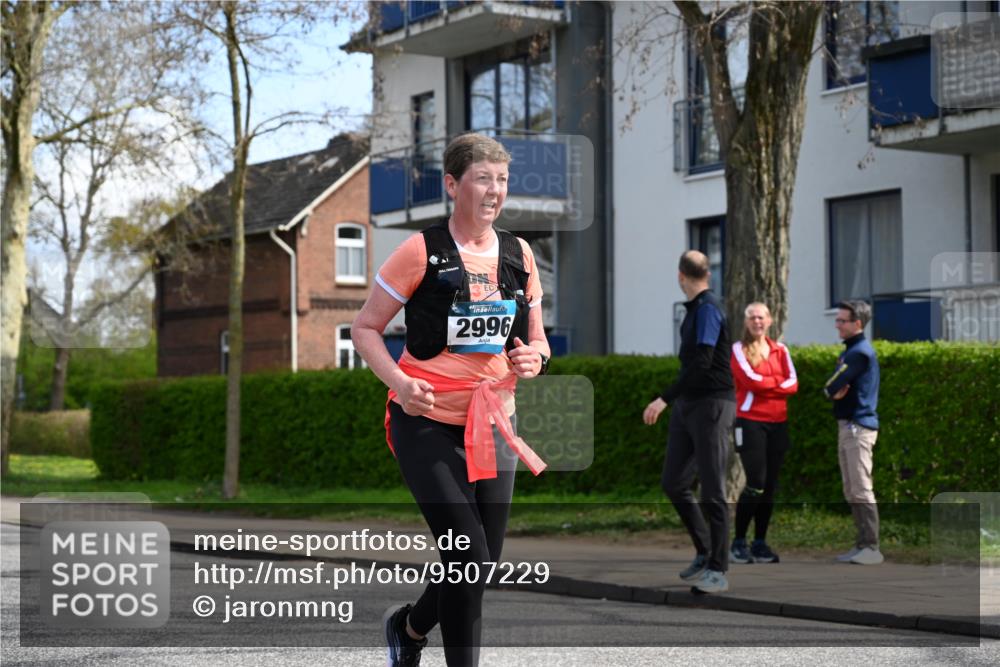 12.04.2026 - 45. Internationalen Wilhelmsburger Insellauf J. Mangold http://msf.ph/oto/9507229 12.04.2026 11:46:49 Ziel 2996 meine-sportfotos.de