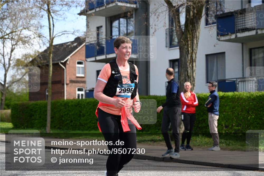 12.04.2026 - 45. Internationalen Wilhelmsburger Insellauf J. Mangold http://msf.ph/oto/9507230 12.04.2026 11:46:49 Ziel 2996 meine-sportfotos.de
