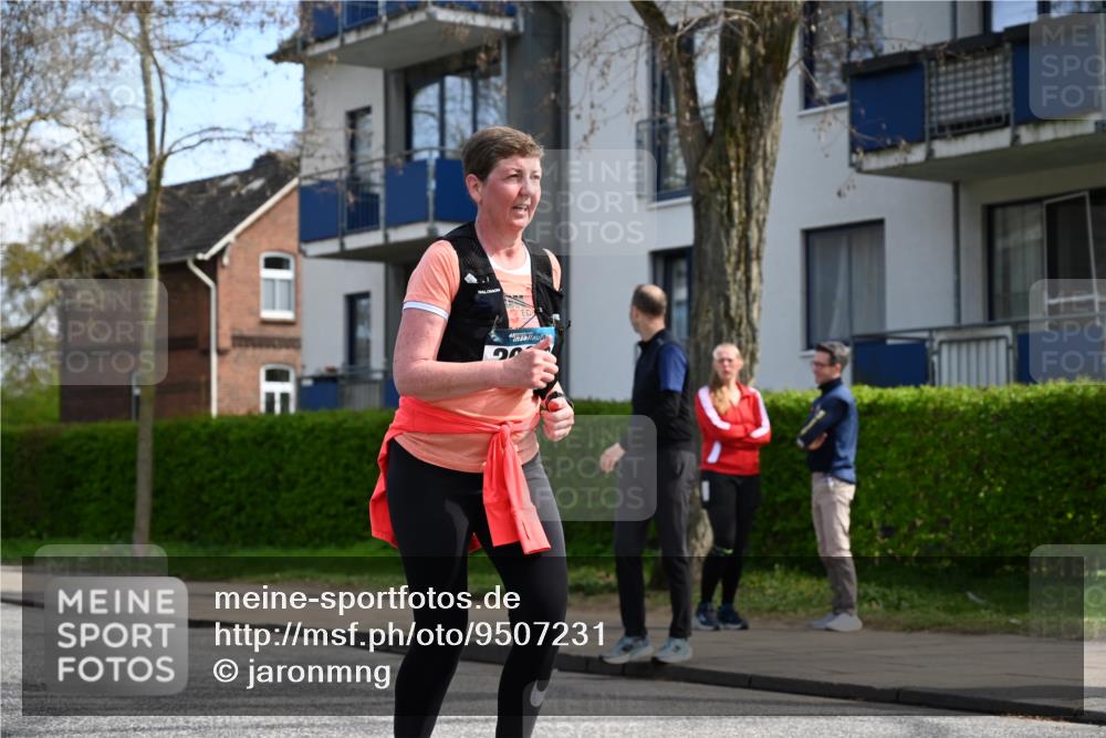 12.04.2026 - 45. Internationalen Wilhelmsburger Insellauf J. Mangold http://msf.ph/oto/9507231 12.04.2026 11:46:49 Ziel 2996 meine-sportfotos.de