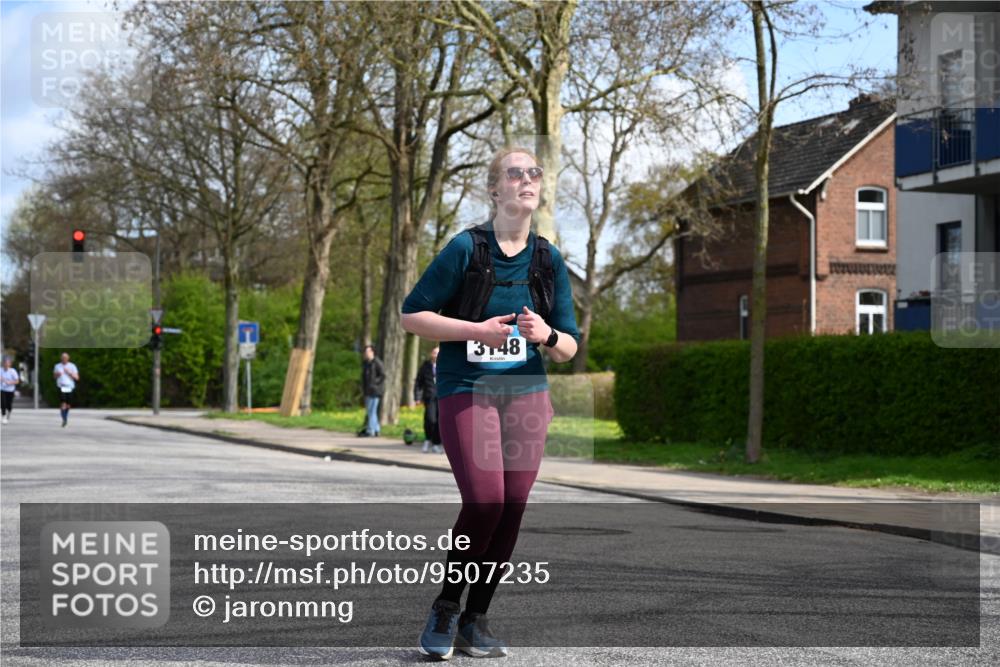 12.04.2026 - 45. Internationalen Wilhelmsburger Insellauf J. Mangold http://msf.ph/oto/9507235 12.04.2026 11:47:15 Ziel 3148, 3148, 3533, 3532, 3457 meine-sportfotos.de