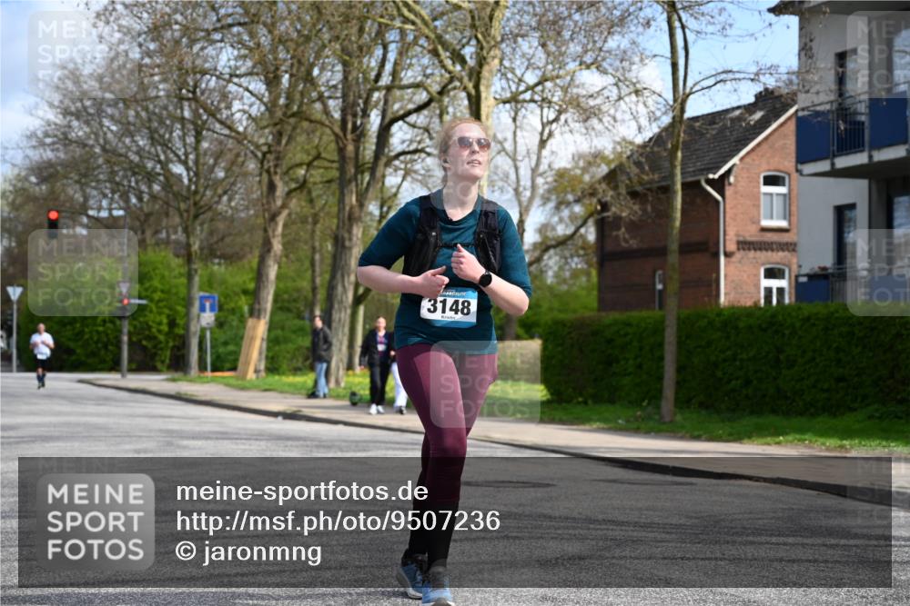 12.04.2026 - 45. Internationalen Wilhelmsburger Insellauf J. Mangold http://msf.ph/oto/9507236 12.04.2026 11:47:15 Ziel 3148, 3148, 3533, 3532, 3457 meine-sportfotos.de