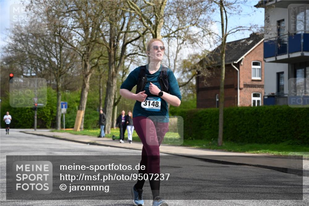 12.04.2026 - 45. Internationalen Wilhelmsburger Insellauf J. Mangold http://msf.ph/oto/9507237 12.04.2026 11:47:15 Ziel 3148, 3148, 3533, 3532, 3457 meine-sportfotos.de