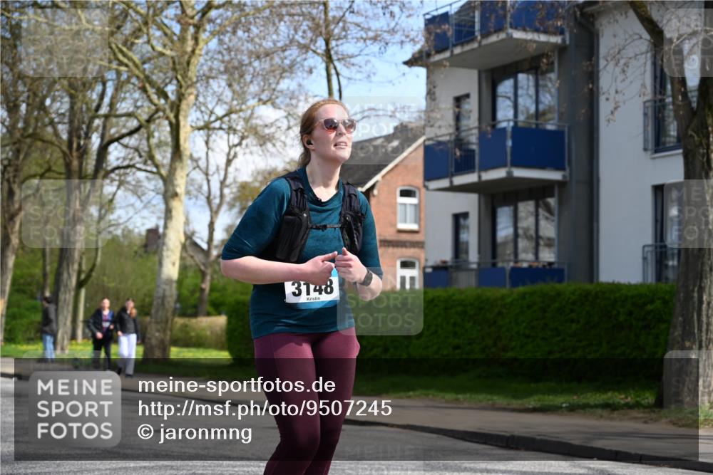 12.04.2026 - 45. Internationalen Wilhelmsburger Insellauf J. Mangold http://msf.ph/oto/9507245 12.04.2026 11:47:16 Ziel 3148, 3533, 3532, 3457 meine-sportfotos.de