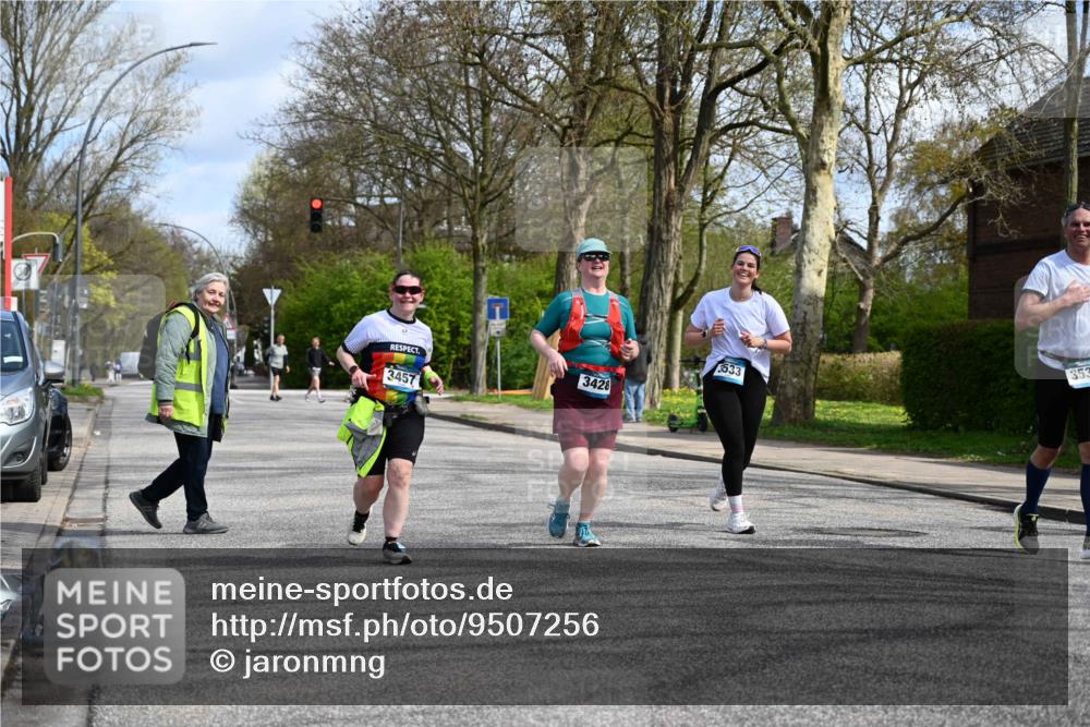12.04.2026 - 45. Internationalen Wilhelmsburger Insellauf J. Mangold http://msf.ph/oto/9507256 12.04.2026 11:47:32 Ziel 3148, 3533, 3532, 3533, 3532, 3457 meine-sportfotos.de