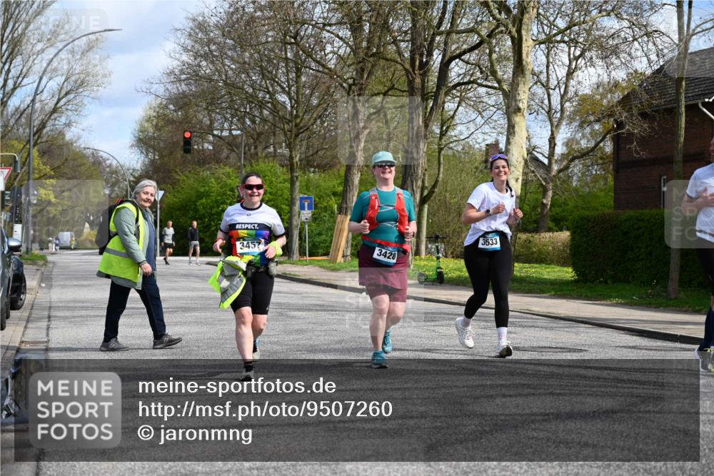 12.04.2026 - 45. Internationalen Wilhelmsburger Insellauf J. Mangold http://msf.ph/oto/9507260 12.04.2026 11:47:33 Ziel 3148, 3533, 3532, 3457, 3457 meine-sportfotos.de
