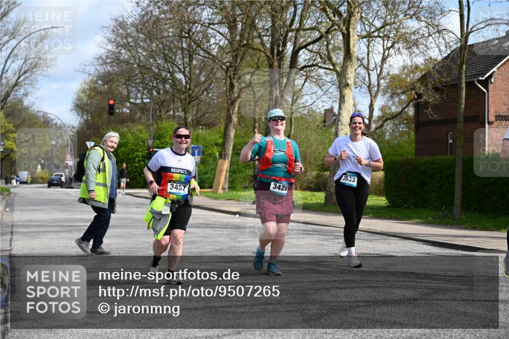 12.04.2026 - 45. Internationalen Wilhelmsburger Insellauf J. Mangold http://msf.ph/oto/9507265 12.04.2026 11:47:33 Ziel 3148, 3533, 3532, 3457, 3457 meine-sportfotos.de