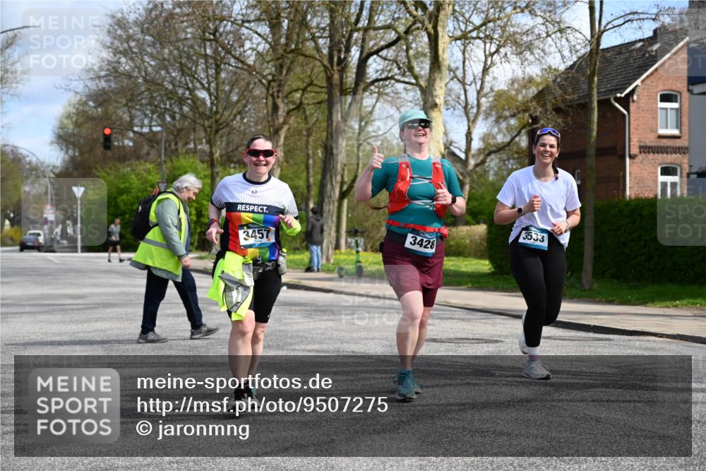 12.04.2026 - 45. Internationalen Wilhelmsburger Insellauf J. Mangold http://msf.ph/oto/9507275 12.04.2026 11:47:34 Ziel 3148, 3533, 3532, 3457 meine-sportfotos.de