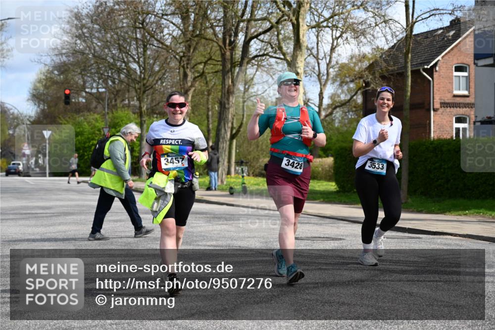 12.04.2026 - 45. Internationalen Wilhelmsburger Insellauf J. Mangold http://msf.ph/oto/9507276 12.04.2026 11:47:34 Ziel 3148, 3533, 3532, 3457 meine-sportfotos.de