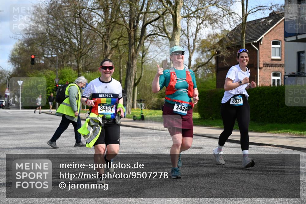12.04.2026 - 45. Internationalen Wilhelmsburger Insellauf J. Mangold http://msf.ph/oto/9507278 12.04.2026 11:47:34 Ziel 3148, 3533, 3532, 3457 meine-sportfotos.de