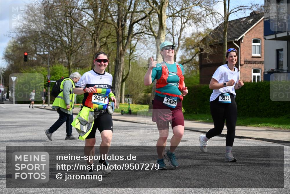 12.04.2026 - 45. Internationalen Wilhelmsburger Insellauf J. Mangold http://msf.ph/oto/9507279 12.04.2026 11:47:34 Ziel 3148, 3533, 3532, 3457 meine-sportfotos.de