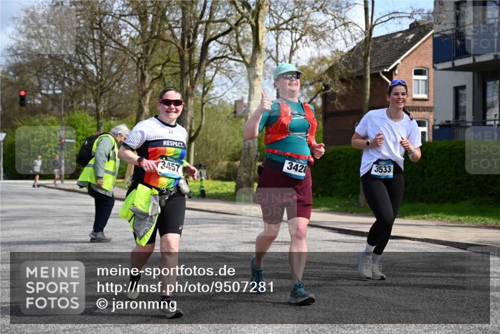 12.04.2026 - 45. Internationalen Wilhelmsburger Insellauf J. Mangold http://msf.ph/oto/9507281 12.04.2026 11:47:35 Ziel 3148, 3533, 3532, 3457 meine-sportfotos.de
